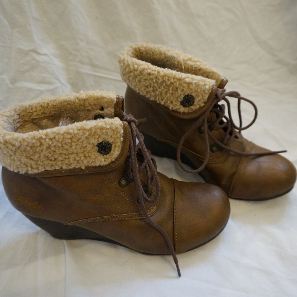 Blowfish sherpa lined brown lace up wedge boots